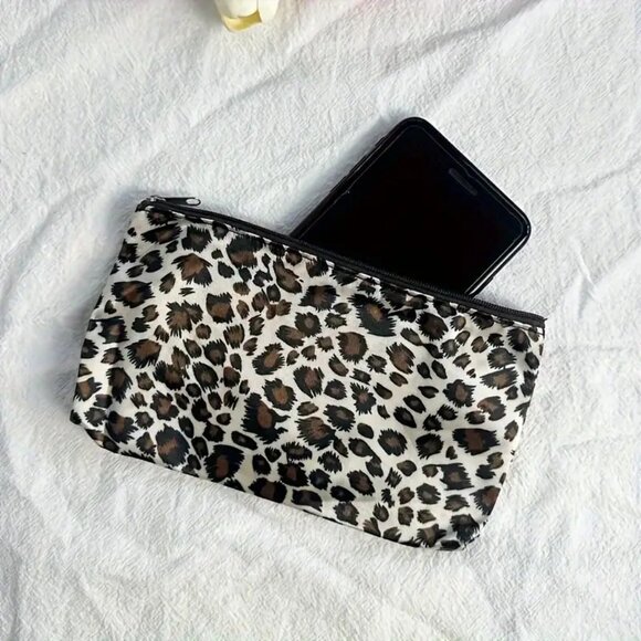 Women's Cosmetic Bag Chic & Sleek Leopard Print Makeup Organizer Minimalist - Picture 3 of 6